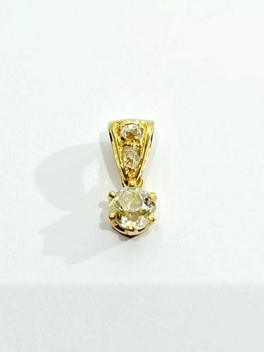 Pendentif Pendentif en or jaune 18 carats et diamants 58 Facettes