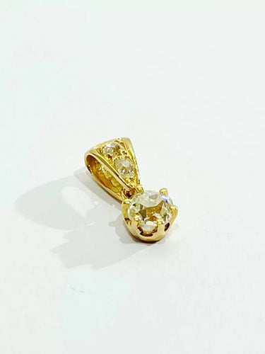 Pendentif Pendentif en or jaune 18 carats et diamants 58 Facettes