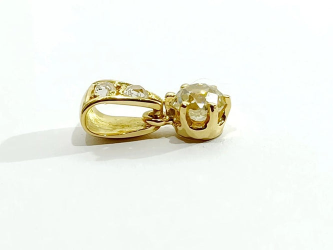Pendentif Pendentif en or jaune 18 carats et diamants 58 Facettes