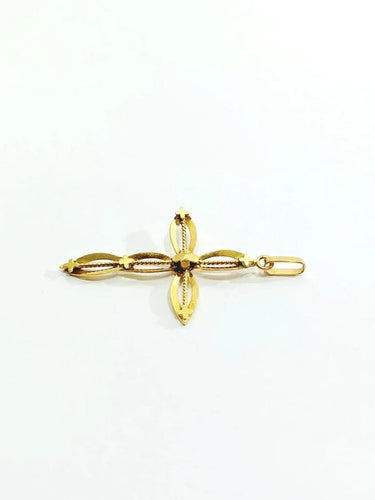 Pendentif Pendentif croix ajourée en or jaune 18 carats 58 Facettes