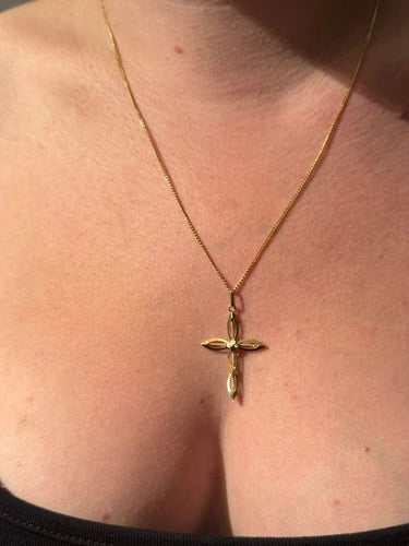 Pendentif Pendentif croix ajourée en or jaune 18 carats 58 Facettes