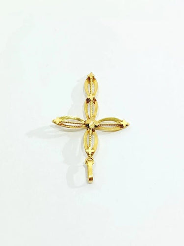 Pendentif Pendentif croix ajourée en or jaune 18 carats 58 Facettes