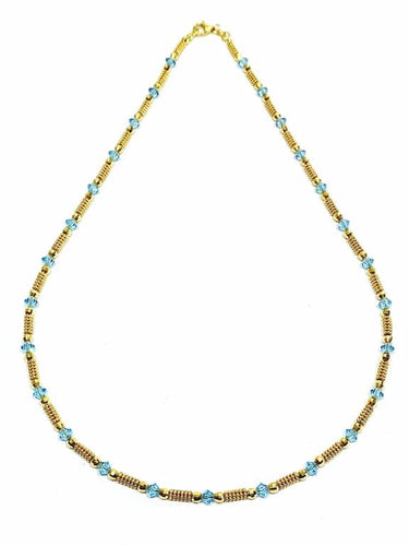 Collier Collier en or jaune 18 carats et perles de verre bleues 58 Facettes