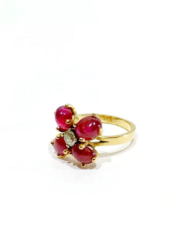 Bague 53 Bague fleur en or jaune 18 carats avec rubis et diamant 58 Facettes