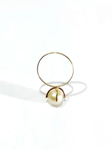 Bague 53.5 Bague en or jaune 18 carats et perle 58 Facettes