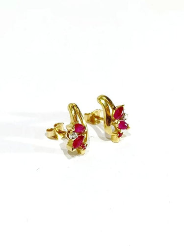Boucles d'oreilles Boucles d’oreilles en or jaune 18 carats, diamants et rubis 58 Facettes