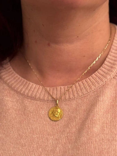 Pendentif Médaille du Christ en or jaune 18 carats 58 Facettes