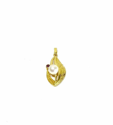 Pendentif Pendentif en or jaune 18 carats avec perle et grenat 58 Facettes