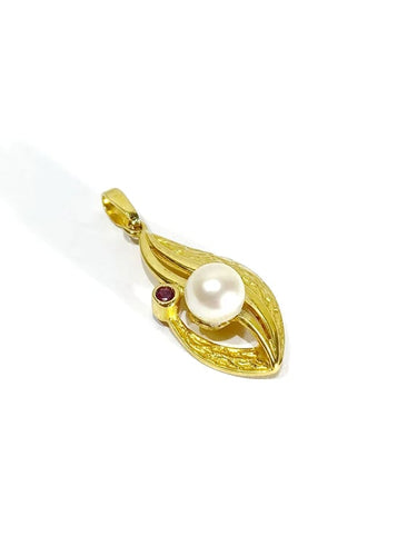 Pendentif Pendentif en or jaune 18 carats avec perle et grenat 58 Facettes