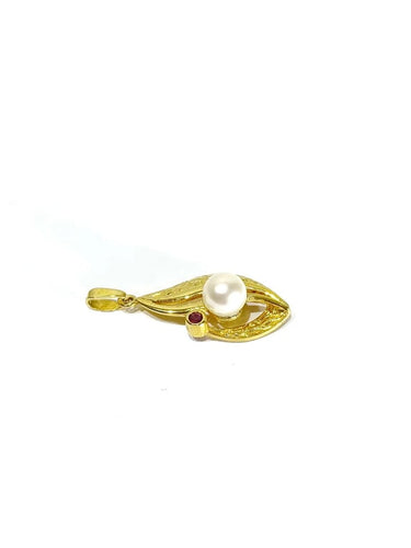 Pendentif Pendentif en or jaune 18 carats avec perle et grenat 58 Facettes