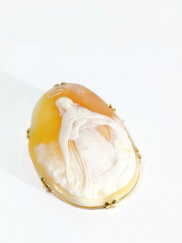 Broche Broche camée coquillage en or jaune 18 carats 58 Facettes