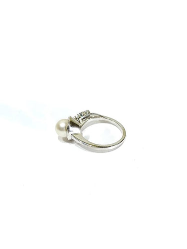 Bague 52 Bague en or blanc 18 carats avec perle et diamants 58 Facettes