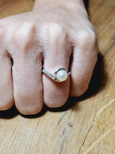 Bague 52 Bague en or blanc 18 carats avec perle et diamants 58 Facettes
