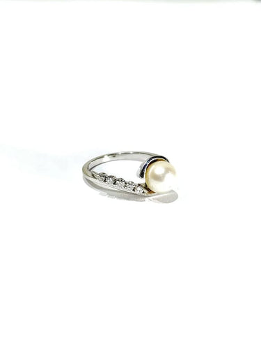 Bague 52 Bague en or blanc 18 carats avec perle et diamants 58 Facettes