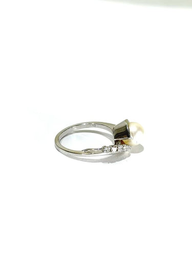 Bague 52 Bague en or blanc 18 carats avec perle et diamants 58 Facettes