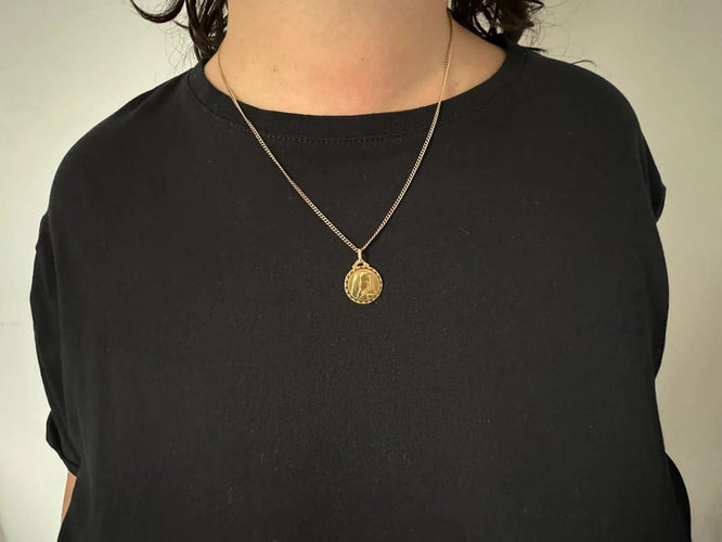 Pendentif Médaille de la Vierge en or champagne 18 carats 58 Facettes