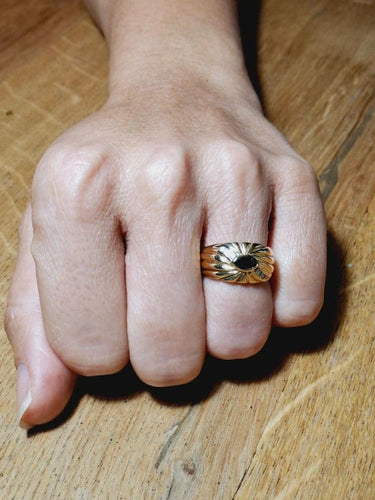Bague 54 Bague en or jaune 18 carats avec saphir et diamants 58 Facettes