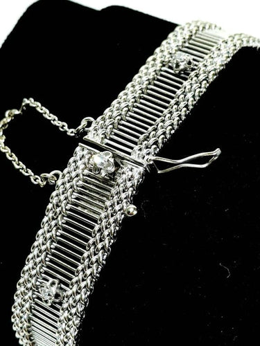 Bracelet Bracelet en or blanc ajouré avec diamants taille brillant 58 Facettes