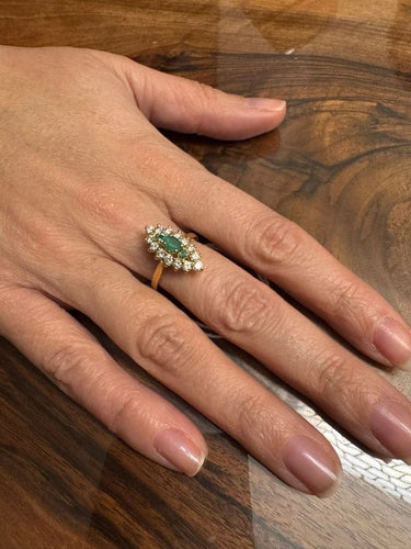 Bague 57 Bague marquise en or jaune avec émeraudes et diamants 58 Facettes