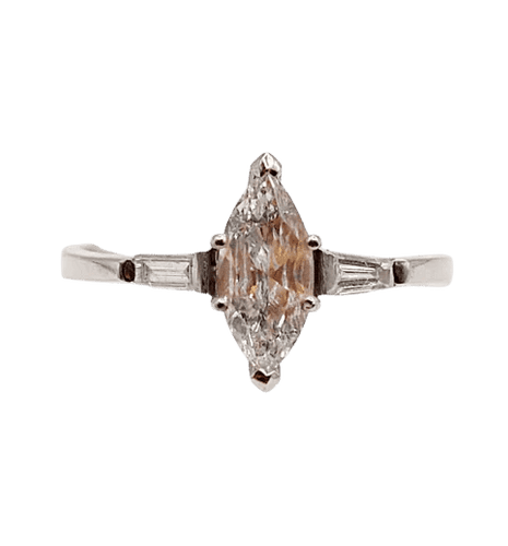 Bague 55 Bague solitaire en or blanc 18k avec diamants taille navette et baguettes 58 Facettes A06479
