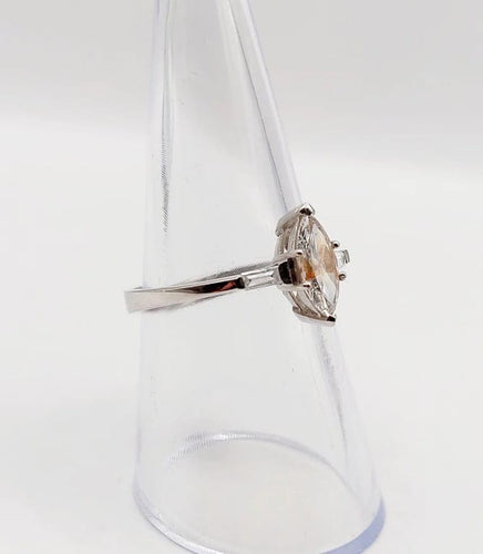 Bague 55 Bague solitaire en or blanc 18k avec diamants taille navette et baguettes 58 Facettes A06479