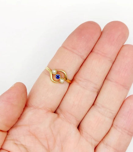 Bague 60 Bague antique en or jaune 18k avec pierre bleue et perles 58 Facettes A06502