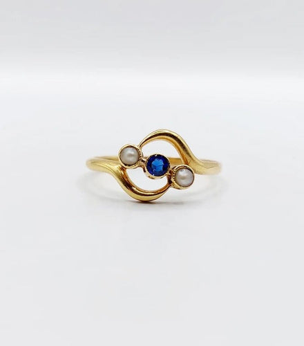 Bague 60 Bague antique en or jaune 18k avec pierre bleue et perles 58 Facettes A06502
