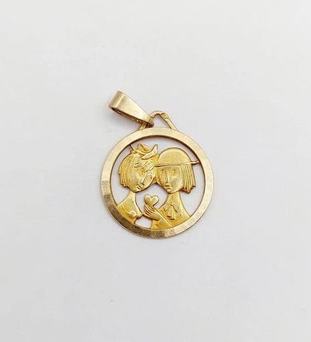 Pendentif Peynet - Pendentif médaille d’amour Les Amoureux en or rose 18k 58 Facettes A06515