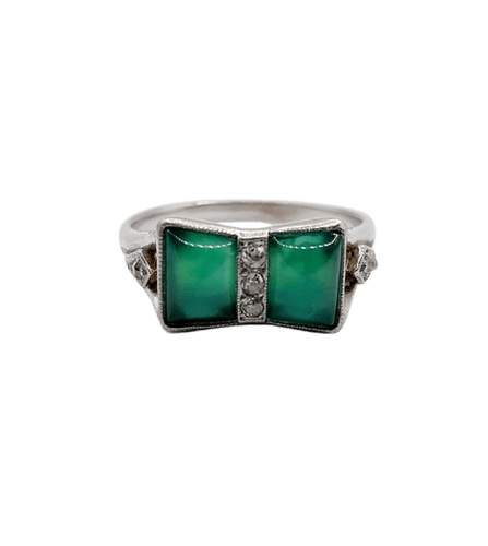 Bague 52.5 Art déco - Bague tank nœud en or blanc 18k, platine, diamants et pierres vertes 58 Facettes A06581