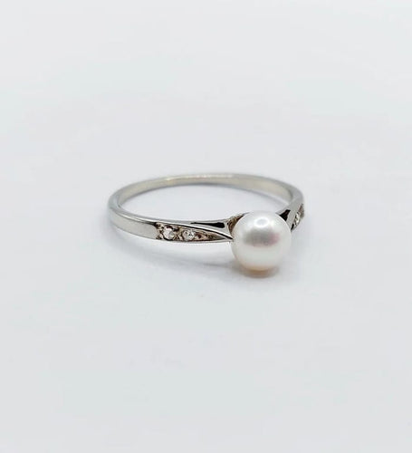 Bague 54.5 Bague Art déco en or blanc 18k avec perle et diamants taille rose 58 Facettes A00847