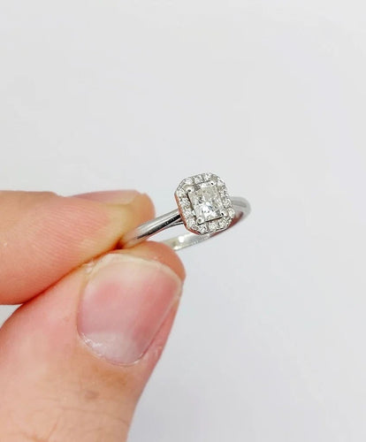 Bague 51 Bague solitaire vintage en or blanc 18k avec diamants 58 Facettes A06627
