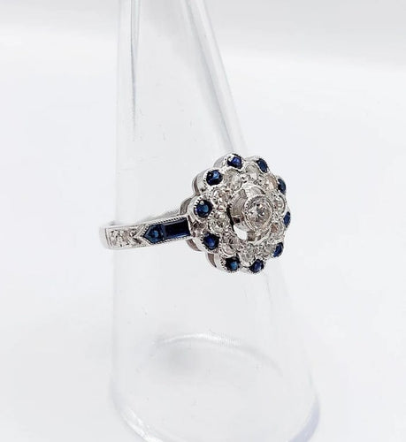 Bague 54.5 Bague fleur Art déco en or blanc 18k, diamants taille ancienne et saphirs 58 Facettes A06654