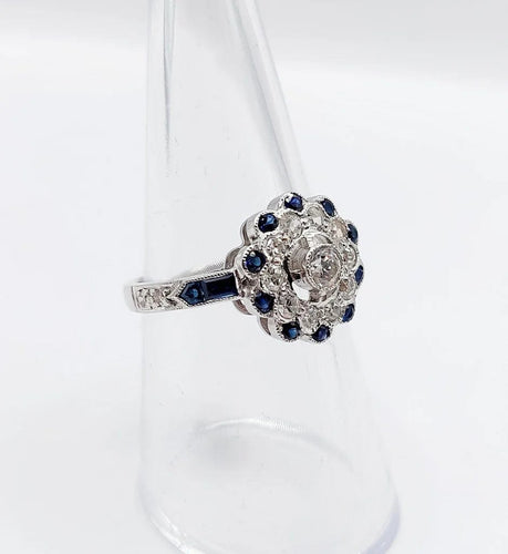 Bague 54.5 Bague fleur Art déco en or blanc 18k, diamants taille ancienne et saphirs 58 Facettes A06654
