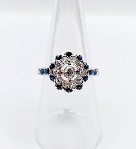 Bague 54.5 Bague fleur Art déco en or blanc 18k, diamants taille ancienne et saphirs 58 Facettes A06654