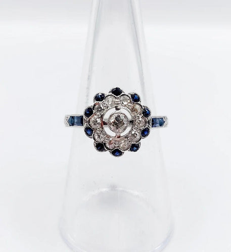Bague 54.5 Bague fleur Art déco en or blanc 18k, diamants taille ancienne et saphirs 58 Facettes A06654