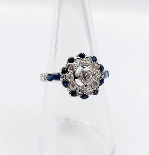 Bague 54.5 Bague fleur Art déco en or blanc 18k, diamants taille ancienne et saphirs 58 Facettes A06654