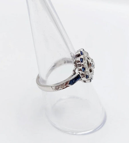 Bague 54.5 Bague fleur Art déco en or blanc 18k, diamants taille ancienne et saphirs 58 Facettes A06654