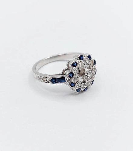 Bague 54.5 Bague fleur Art déco en or blanc 18k, diamants taille ancienne et saphirs 58 Facettes A06654
