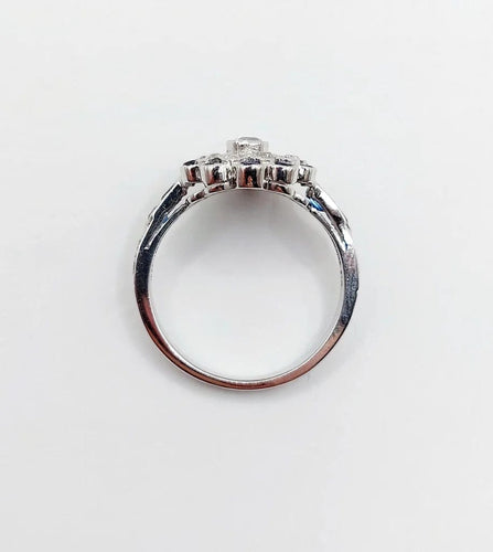 Bague 54.5 Bague fleur Art déco en or blanc 18k, diamants taille ancienne et saphirs 58 Facettes A06654