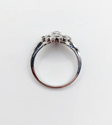 Bague 54.5 Bague fleur Art déco en or blanc 18k, diamants taille ancienne et saphirs 58 Facettes A06654