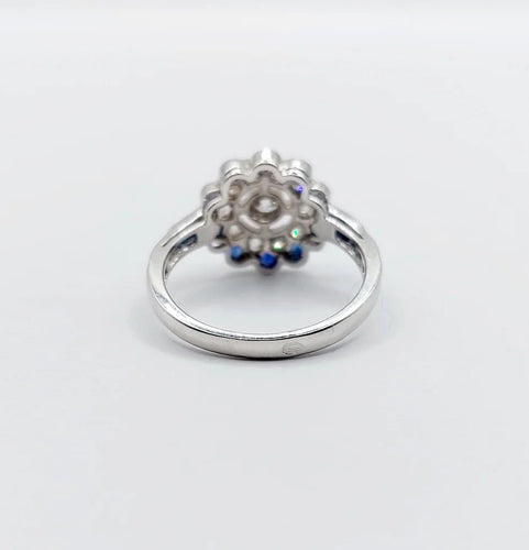 Bague 54.5 Bague fleur Art déco en or blanc 18k, diamants taille ancienne et saphirs 58 Facettes A06654