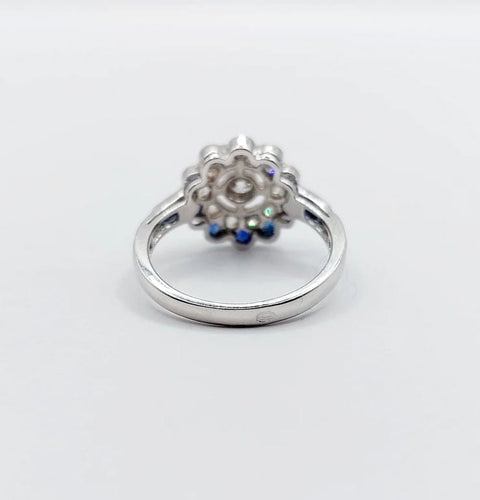Bague 54.5 Bague fleur Art déco en or blanc 18k, diamants taille ancienne et saphirs 58 Facettes A06654