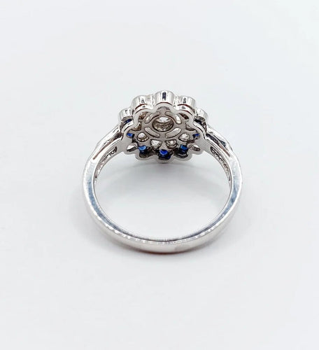 Bague 54.5 Bague fleur Art déco en or blanc 18k, diamants taille ancienne et saphirs 58 Facettes A06654