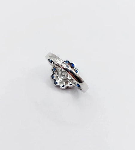 Bague 54.5 Bague fleur Art déco en or blanc 18k, diamants taille ancienne et saphirs 58 Facettes A06654