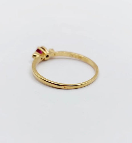 Bague 57.5 Bague vintage en or jaune 18k avec rubis et diamants 58 Facettes A06646