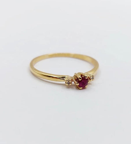 Bague 57.5 Bague vintage en or jaune 18k avec rubis et diamants 58 Facettes A06646
