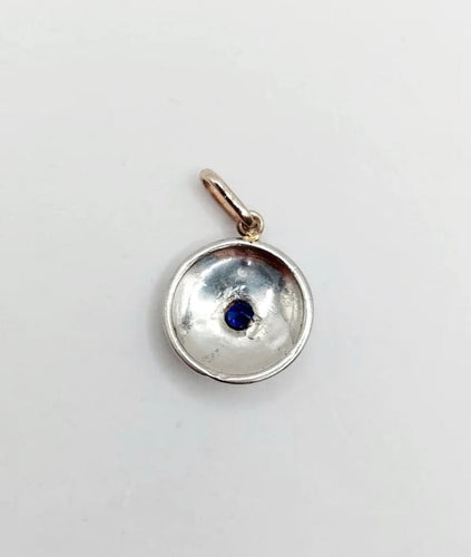 Pendentif Pendentif cible Art déco en or blanc 18k et platine, saphir synthétique et diamants 58 Facettes A06550