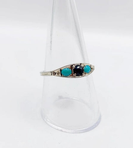 Bague 58 Bague jarretière Art déco en or blanc 18k, saphir et turquoises 58 Facettes A04043