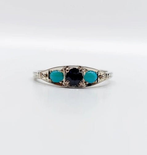Bague 58 Bague jarretière Art déco en or blanc 18k, saphir et turquoises 58 Facettes A04043