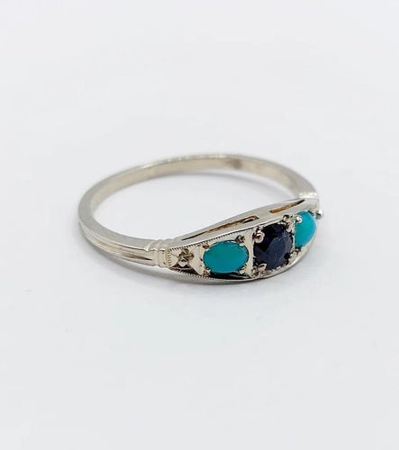 Bague 58 Bague jarretière Art déco en or blanc 18k, saphir et turquoises 58 Facettes A04043